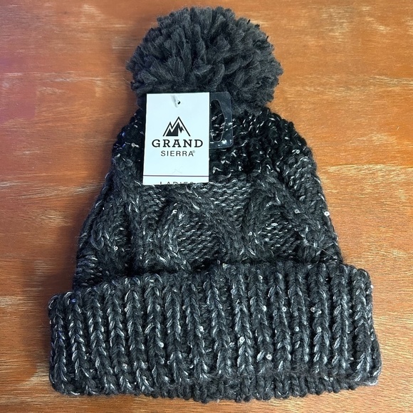 Grand Sierra Ladies One Size Fits Most New With Tags Gray Pom Pom Beanie (1351) - Picture 1 of 5